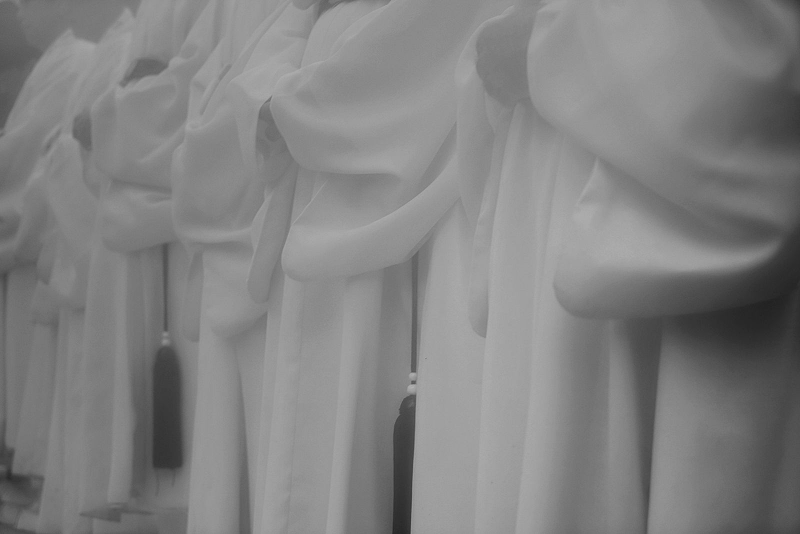 영신(迎神).신을 맞아들임.